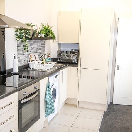 Cozy And Charming - 1 Bedroom Apartment - Free Parking, Transit Links, Close To Stadiums Манчестер Екстер'єр фото