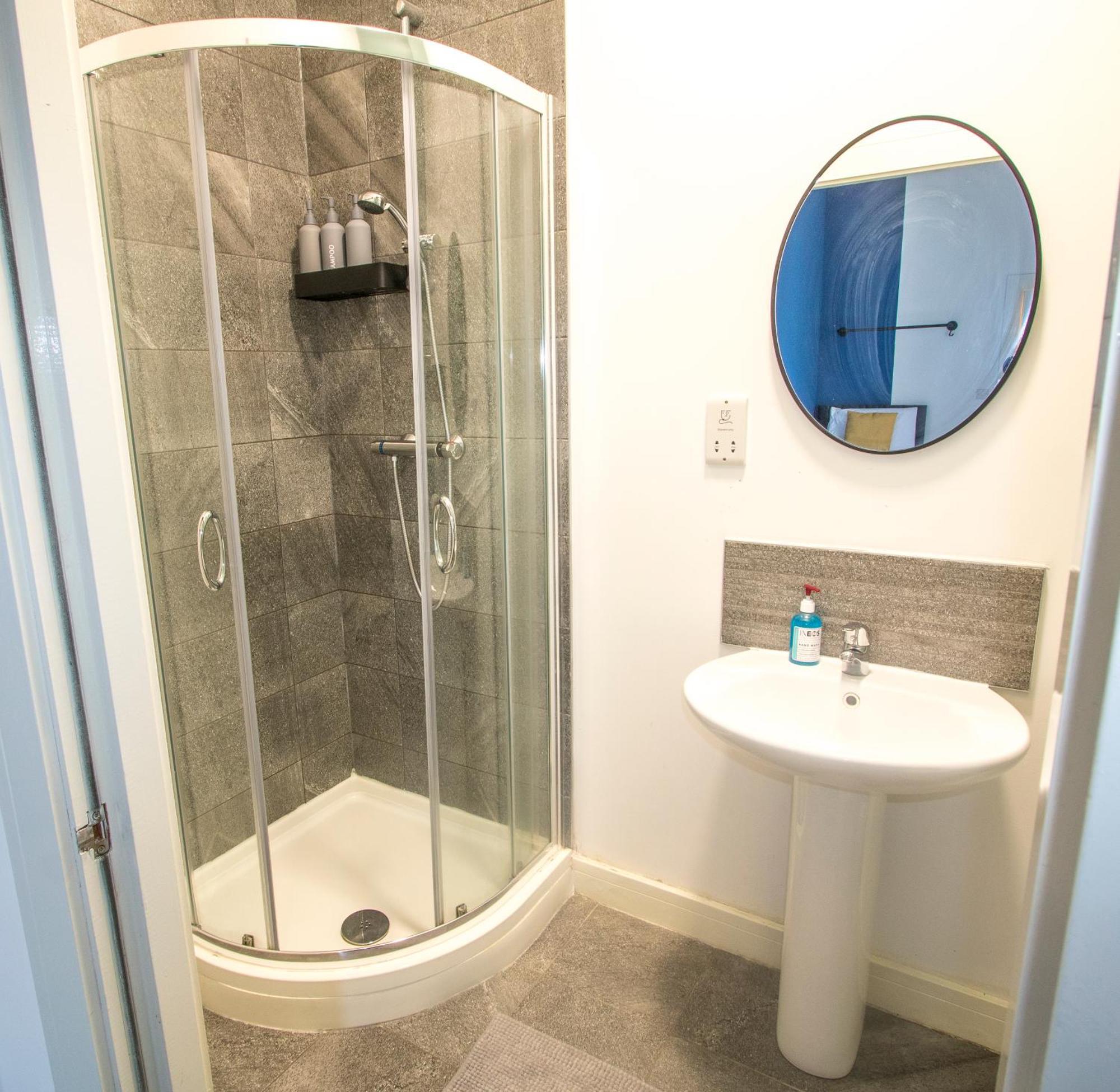 Cozy And Charming - 1 Bedroom Apartment - Free Parking, Transit Links, Close To Stadiums Манчестер Екстер'єр фото